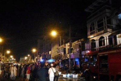 Big fire in the city. In Ho Chi Minh City, many people are trapped