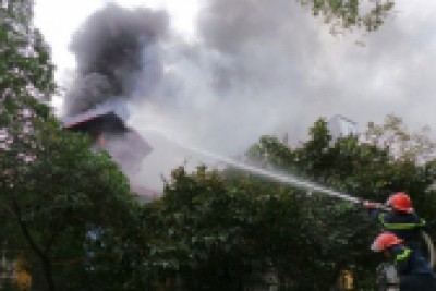 A row of old houses on Phung Hung Stree Hanoi caught on fire