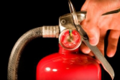 Instructions on how to test powder fire extinguishers for effective use