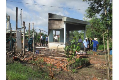 Soc Trang big fire destroyed 2 houses