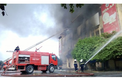 Strictly handle and suspend operations for establishments that fail to ensure fire prevention and fighting safety.