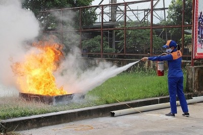 Đám cháy xăng dầu nên sử dụng thiết bị phòng cháy chữa cháy nào?