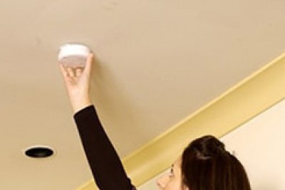 Điều 7 nghị định 136 quy định Đđều kiện an toàn về phòng cháy và chữa cháy đối với hộ gia đình là gì?