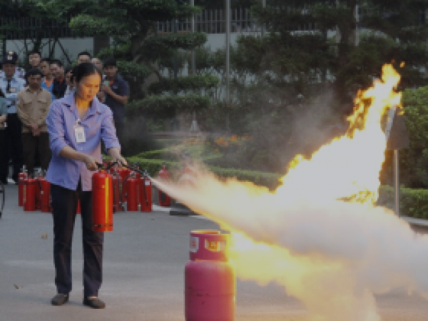 Chữa Cháy Bằng Ro-Bot (Fighting Robot Fire)