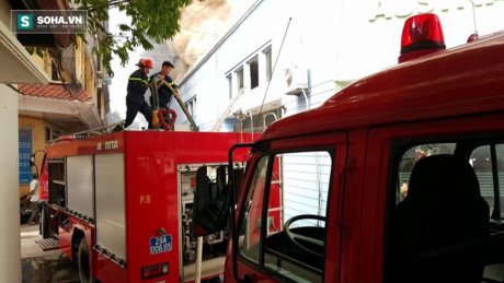 A warehouse caught on fire on Truong Chinh Street, Hanoi