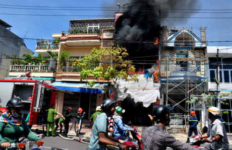 Repairing the house burned the embroidery shop of the goods soon